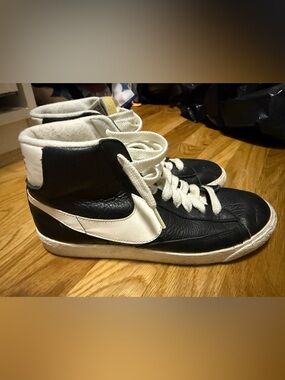 Nike Blazer Mid 77’ Black leather size 9